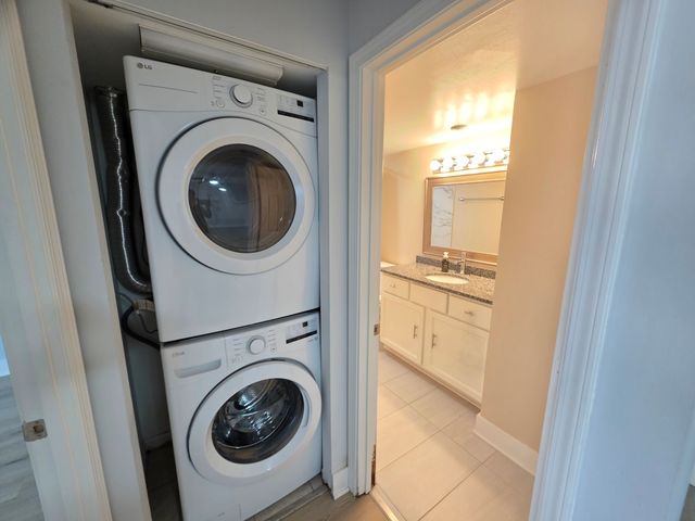 1950 Kenilworth Circle A, Hoffman Estates, IL 60169