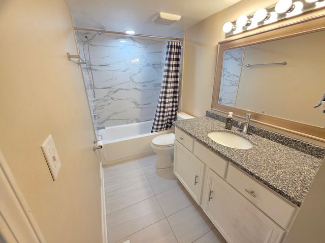 1950 Kenilworth Circle A, Hoffman Estates, IL 60169