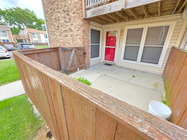 1950 Kenilworth Circle A, Hoffman Estates, IL 60169