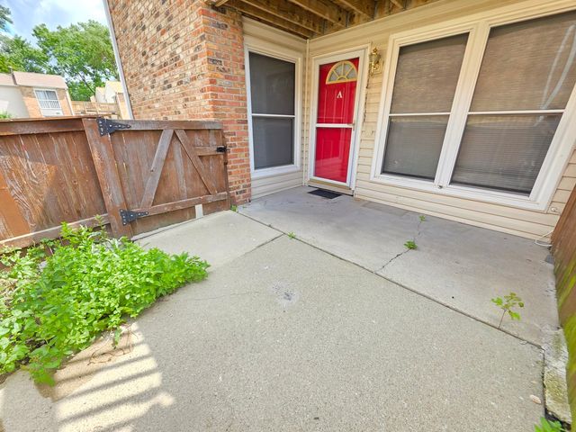 1950 Kenilworth Circle A, Hoffman Estates, IL 60169