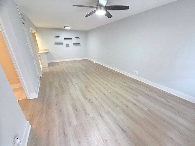 1950 Kenilworth Circle A, Hoffman Estates, IL 60169