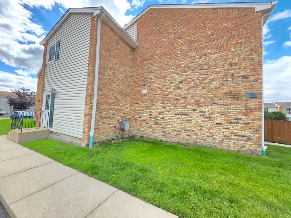 1950 Kenilworth Circle A, Hoffman Estates, IL 60169