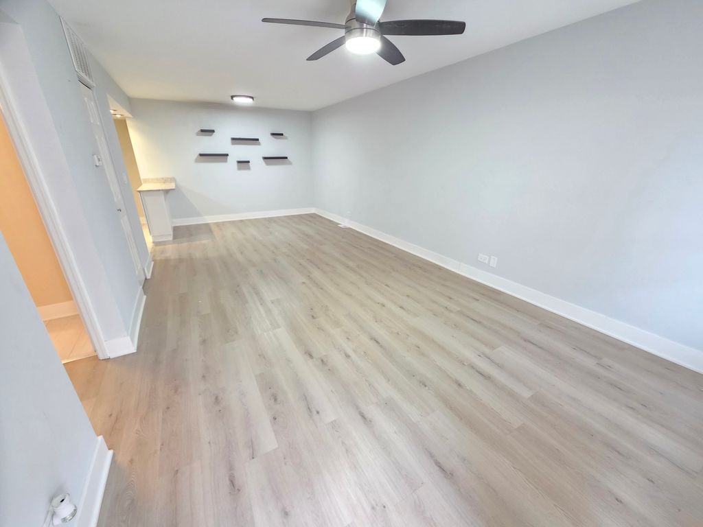 1950 Kenilworth Circle A, Hoffman Estates, IL 60169 — photo 5
