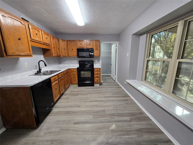 5216 Kemp Drive, Arlington, TX 76018