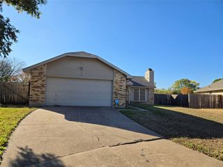 5216 Kemp Drive, Arlington, TX 76018