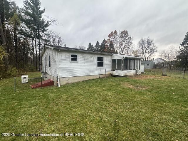14095 Woodbury Road, Haslett, MI 48840