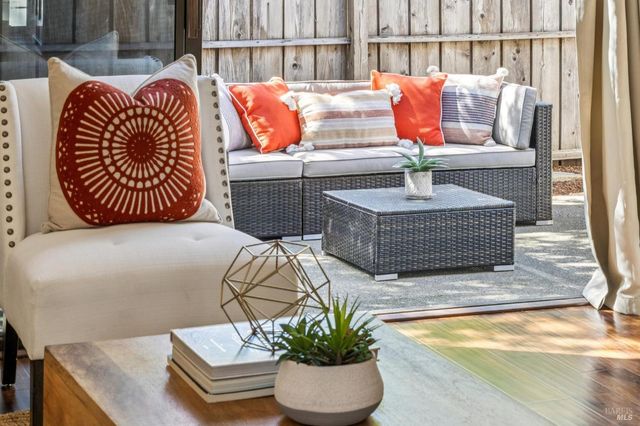 212 Sylvia Way, San Rafael, CA 94903