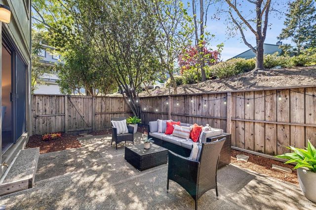 212 Sylvia Way, San Rafael, CA 94903