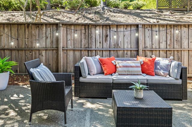 212 Sylvia Way, San Rafael, CA 94903