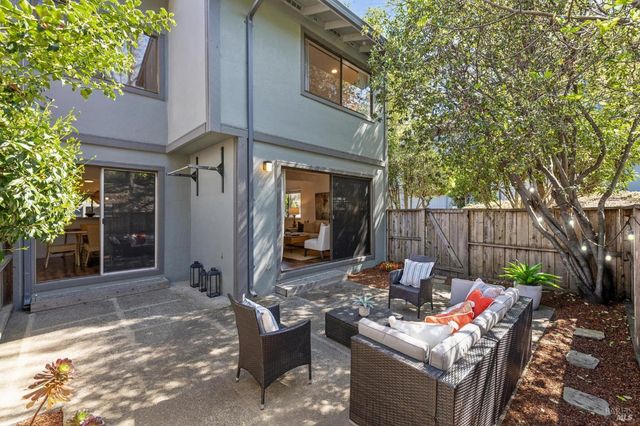 212 Sylvia Way, San Rafael, CA 94903