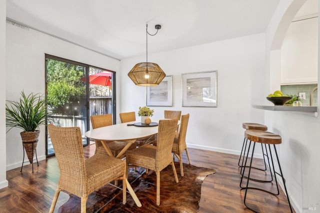 212 Sylvia Way, San Rafael, CA 94903