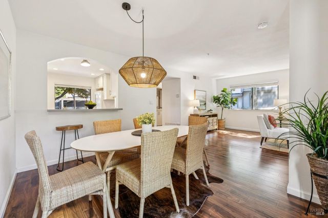 212 Sylvia Way, San Rafael, CA 94903