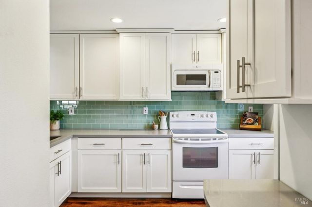 212 Sylvia Way, San Rafael, CA 94903