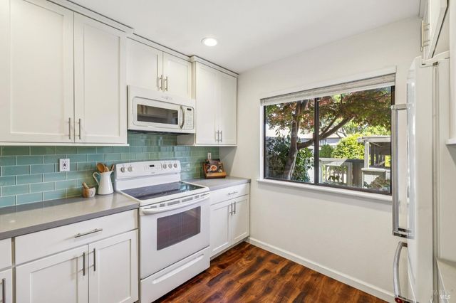 212 Sylvia Way, San Rafael, CA 94903