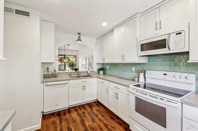 212 Sylvia Way, San Rafael, CA 94903