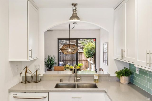 212 Sylvia Way, San Rafael, CA 94903