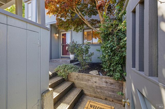 212 Sylvia Way, San Rafael, CA 94903