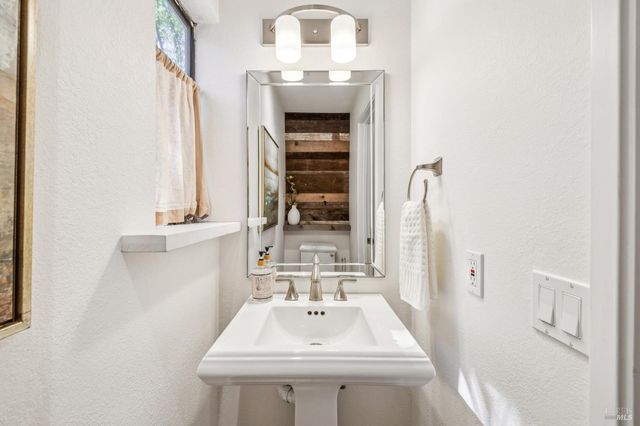 212 Sylvia Way, San Rafael, CA 94903