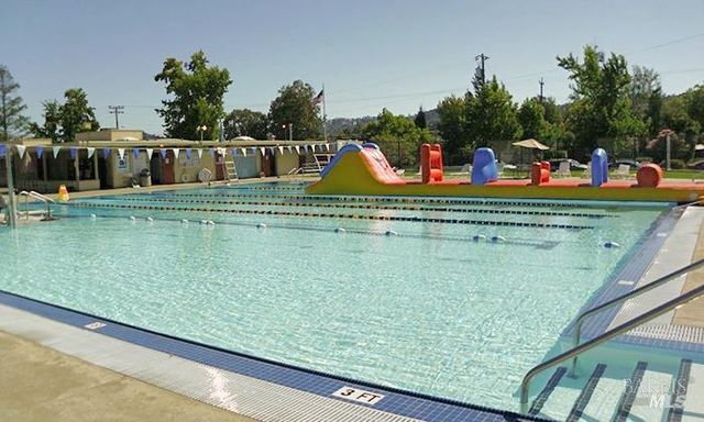 212 Sylvia Way, San Rafael, CA 94903