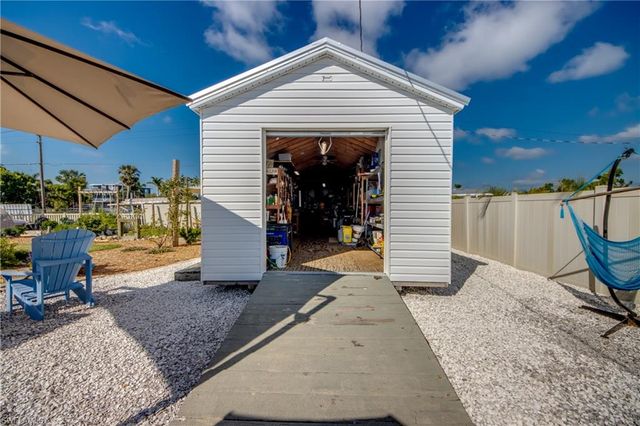 11443 Flint LN, Bokeelia, FL 33922