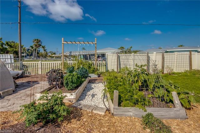 11443 Flint LN, Bokeelia, FL 33922