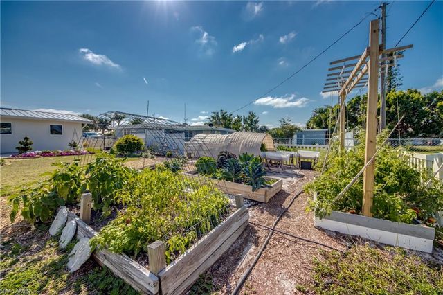 11443 Flint LN, Bokeelia, FL 33922