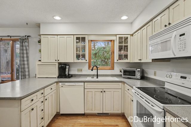 3101 Woodsboro Drive Ne, Grand Rapids Twp, MI 49525