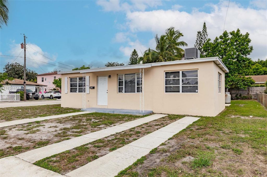 4423 Lake Ave, West Palm Beach, FL 33405