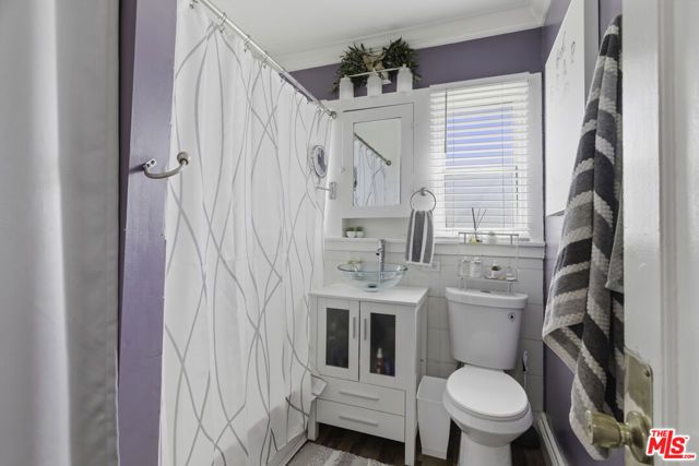 2901 California Avenue, Bakersfield, CA 93304