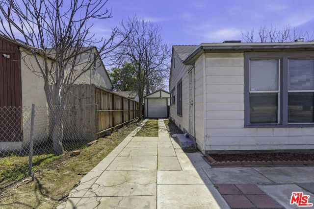 2901 California Avenue, Bakersfield, CA 93304