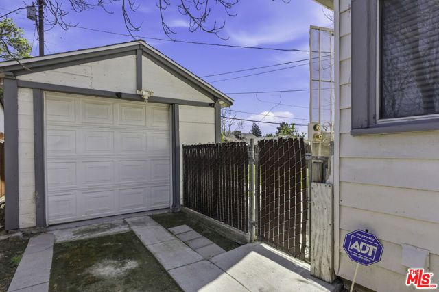 2901 California Avenue, Bakersfield, CA 93304