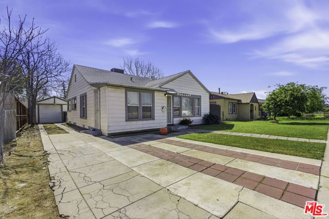 2901 California Avenue, Bakersfield, CA 93304