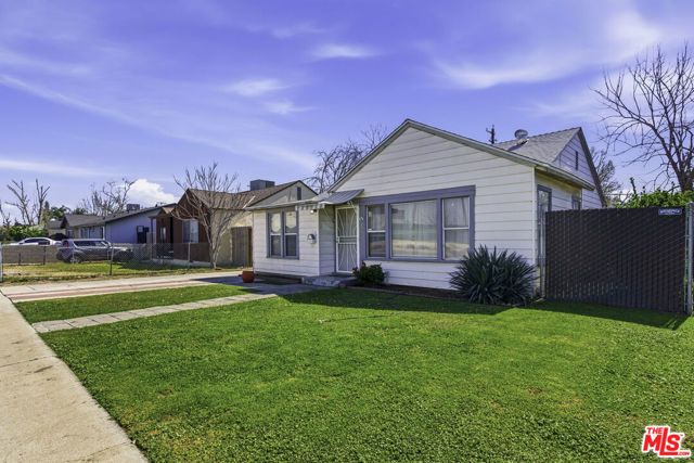 2901 California Avenue, Bakersfield, CA 93304