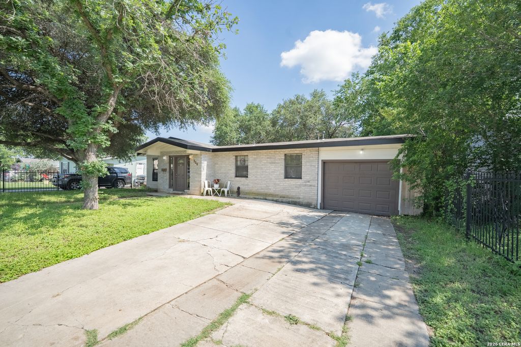 226 EDGE AVE, San Antonio, TX 78223