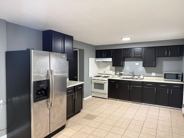 517 James Court A, Glendale Heights, IL 60139