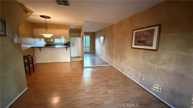 22049 Oxnard, Woodland Hills, CA 91367