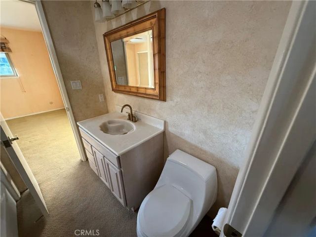 22049 Oxnard, Woodland Hills, CA 91367