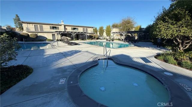 22049 Oxnard, Woodland Hills, CA 91367