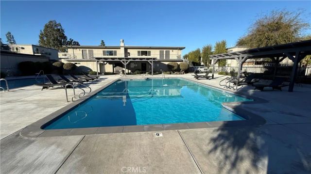 22049 Oxnard, Woodland Hills, CA 91367