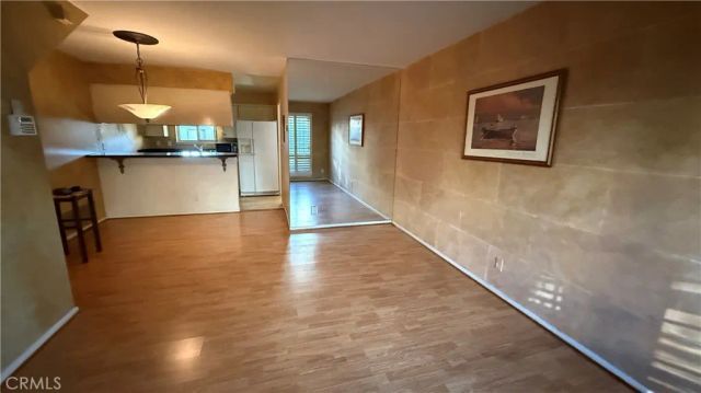 22049 Oxnard, Woodland Hills, CA 91367