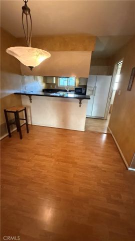22049 Oxnard, Woodland Hills, CA 91367