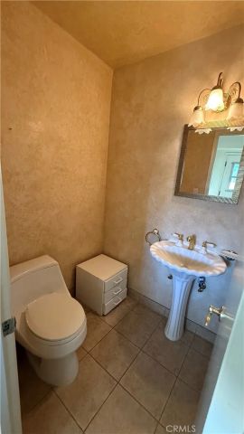 22049 Oxnard, Woodland Hills, CA 91367
