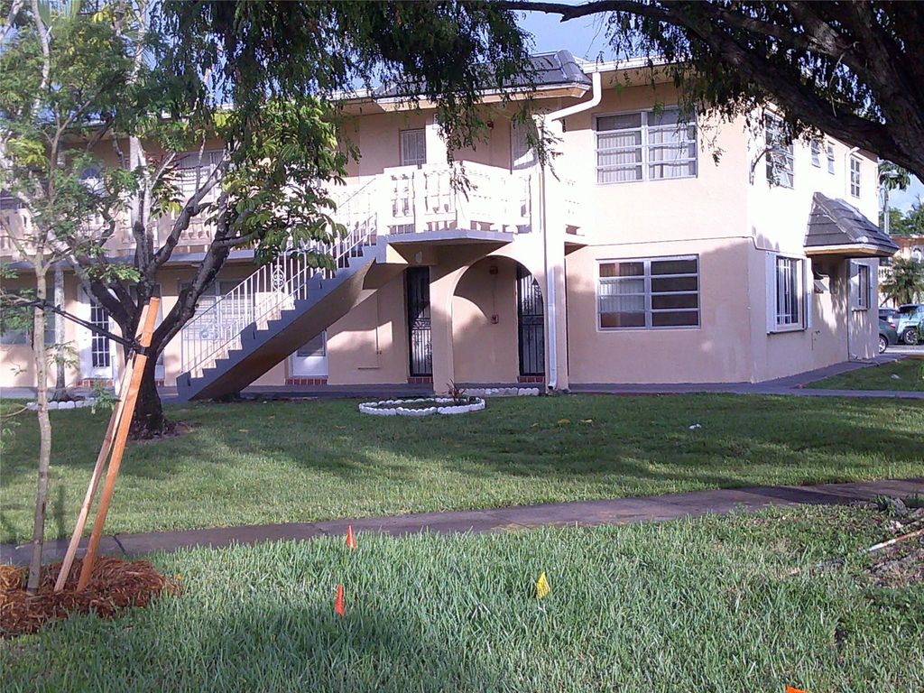 20311 NE 2nd Ave 18, Miami, FL 33179