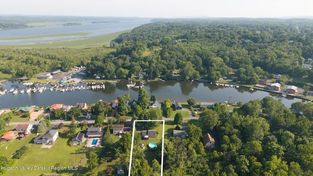 119 Lighthouse Drive, Saugerties, NY 12477