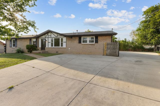 105 Donna Ct, Hendersonville, TN 37075