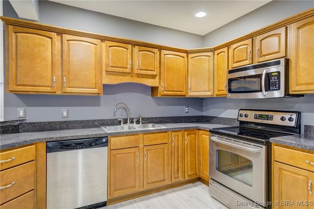 1846 Hazeltine Way, Henryville, IN 47126