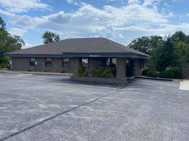 290 Clift Court, Hollister, MO 65672