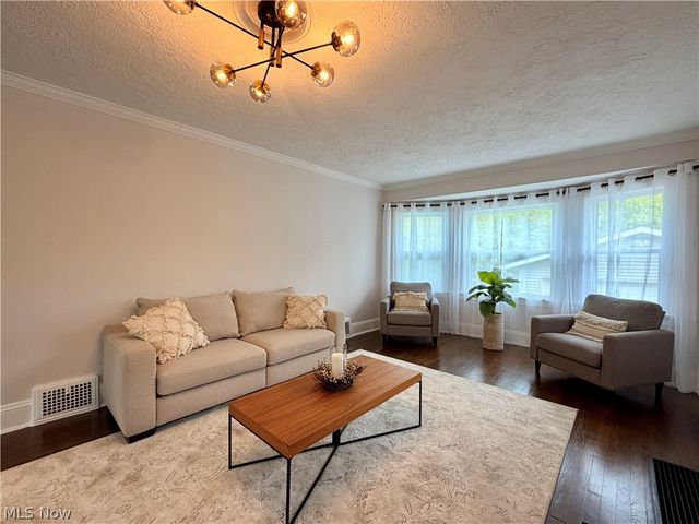 3288 Silsby Road, Cleveland Heights, OH 44118
