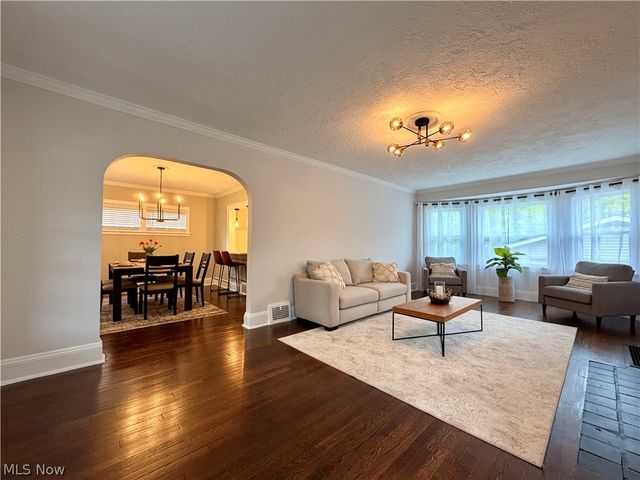 3288 Silsby Road, Cleveland Heights, OH 44118
