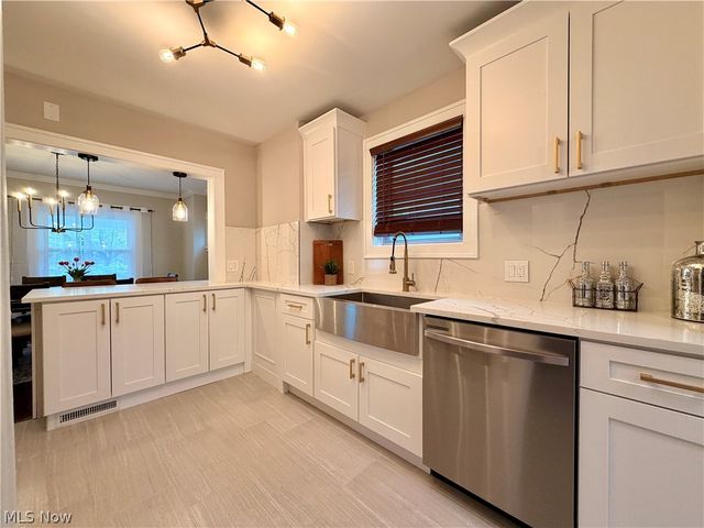 3288 Silsby Road, Cleveland Heights, OH 44118